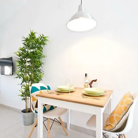 Malagaurbanrooms - *